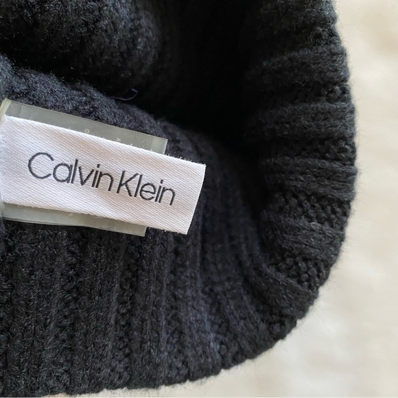 Calvin Klein Beanie Hat Unisex One Size Black Ribbed Sweater Knit Cap Puff Ball - Picture 4 of 6
